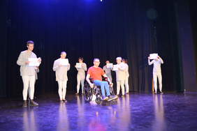 Pokaż zdjęcie: Uczestnicy przeglądu