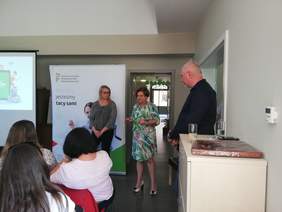 Pokaż zdjęcie: Na pytania odpowiadali przedstawieciele PFRON z Warszawy, Pani Daria Szewczyk oraz Pan Marcin Ratajczak, a także Dyrektor Oddziału Kujawsko-Pomorskiego PFRON, Pani Aleksandra Gierej