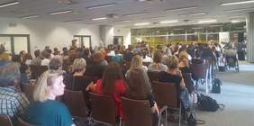 Pokaż zdjęcie: Występ artystyczny Andrzeja Rybińskiego 