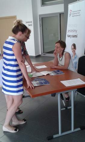 Pokaż zdjęcie: Stanowisko doradczo-informacyjne PFRON