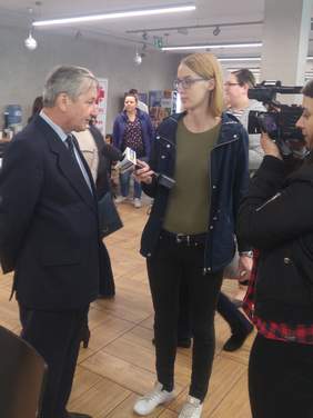 Pokaż zdjęcie: Wywiad dla lokalnej telewizji z dyrektorem Oddziału Śląskiego PFRON Janem Wrońskim