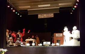 Pokaż zdjęcie: Spektakl Teatru  „Radwanek”