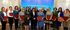 Pokaż zdjęcie: Członkowie Rady Zatrudnienia Socjalnego odebrali nominację z rąk minister Marleny Maląg