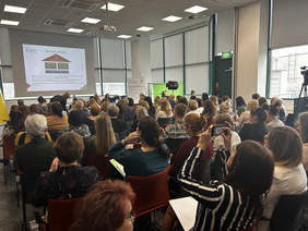 Pokaż zdjęcie: Uczestnicy spotkania siedzący na krzesłach w Sali konferencyjnej