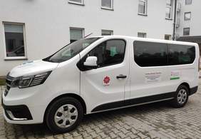 Pokaż zdjęcie: Dzienne Centrum Opieki i Pielęgnacji w Wiśniówce ma nowy samochód 