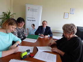 Pokaż zdjęcie: podpisanie umowy 09.04.2019 