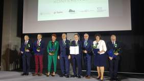 Pokaż zdjęcie: Wręczenie dyplomów