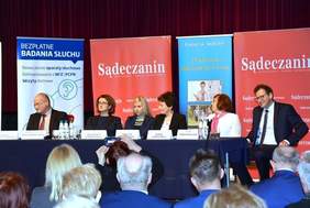 Pokaż zdjęcie: Panel dotyczący innowacyjnych terapii onkologicznych