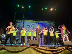 Pokaż zdjęcie: Występ zespołu "Grześki" - fot. jedrzejów.naszemiasto.pl