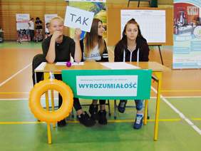 Pokaż zdjęcie: Przedstawiciele Młodzieżowego Ośrodka Socjoterapii w Chodzieży odpowiadają na pytania dotyczące niepełnosprawności