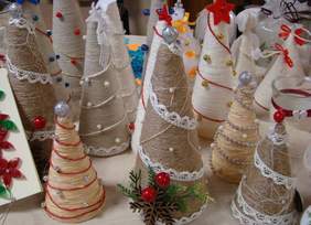 Pokaż zdjęcie: Kiermasz bożonarodzeniowy uczestników Warsztatów Terapii Zajęciowej z Rydzyny