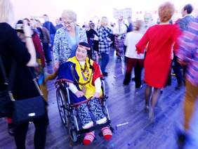 Uczestnicy balu podczas zabawy