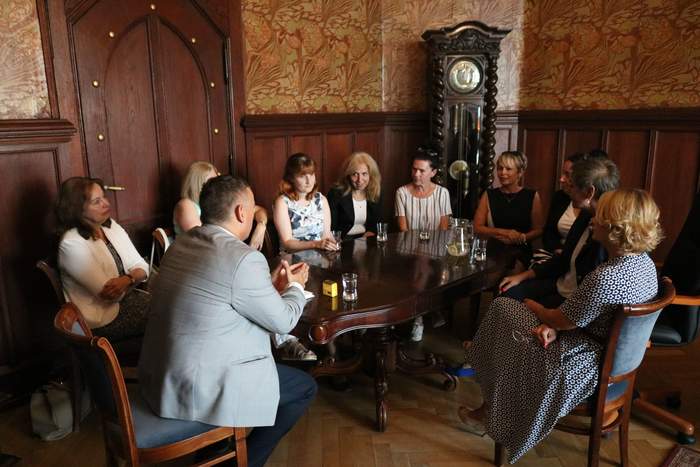 Pokaż zdjęcie: Rozmowy z przedstawicielami organizacji pozarządowych działających na rzecz osób niepełnosprawnych