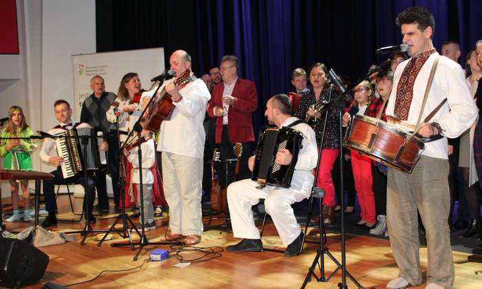 Pokaż zdjęcie: Wspólne kolędowanie