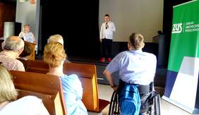 Występ wokalny wychowanka Kujawsko-Pomorskiego Specjalnego Ośrodka Szkolno-Wychowawczego nr 1 dla Dzieci i Młodzieży Słabo Widzącej i Niewidomej im. Louisa Braille'a w Bydgoszczy