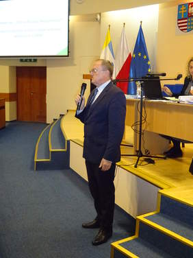 Pokaż zdjęcie: Dyrektor Andrzej Michalski otwiera spotkanie