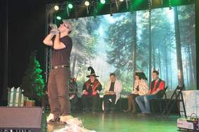 Pokaż zdjęcie: Przedstawienie o wilku