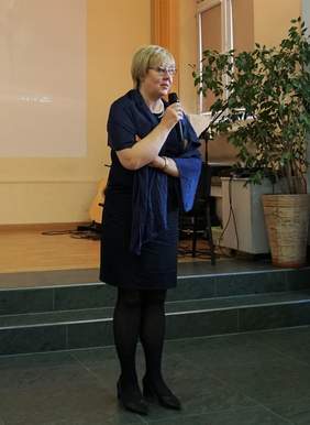 Pokaż zdjęcie: Marta Mordarska, dyrektor Małopolskiego Oddziału PFRON podczas  konferencji „Nauczyciel z pasją” zorganizowanej w Nowym Sączu