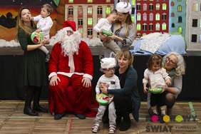 Pokaż zdjęcie: wizyta Świętego Mikołaja, który obdarował wszystkie dzieci