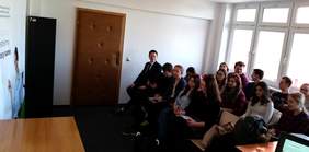 Pokaż zdjęcie: Studenci podczas zajęć prowadzonych w Oddziale Wielkopolskim PFRON