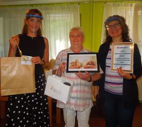 Pokaż zdjęcie: Wręczenie nagród laureatom konkursu pn. „Słynne obrazy w interpretacji seniorów”