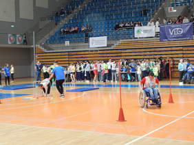 Pokaż zdjęcie: Pokonywanie toru przeszkód