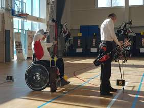 Pokaż zdjęcie: Zawodnicy podczas strzelania z łuków,fot.ICSiR Start