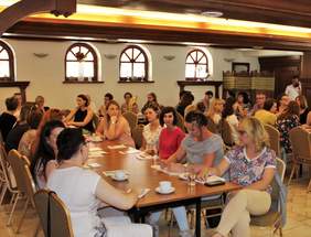 Pokaż zdjęcie: Przy stole przedstawiciele Powiatowych Centrów Pomocy Rodzinie z województwa lubelskiego