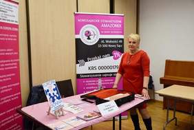 Pokaż zdjęcie: Stoisko Nowosądeckiego Stowarzyszenia Amazonek im. Heleny Włodarczyk 