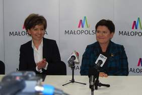 Pokaż zdjęcie: Marlena Maląg, Prezes Zarządu PFRON oraz  Premier Beata Szydło.