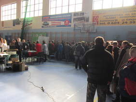 Pokaż zdjęcie: Regionalne_Targi_Pracy_w_Kazimierzy_Wielkiej_zgromadzi_y_t_umy_zainteresowanych_znalezieniem_pracy.JPG