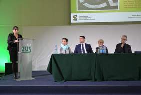 Pokaż zdjęcie: Zdjęcie przedstawia stół prezydialny podczas prezentacji dotyczącej powołania partnerstwa projektu w grudniu 2017 r. 