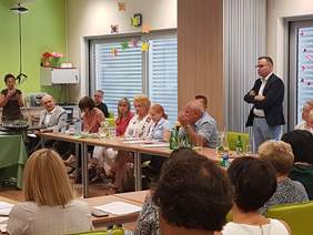 Pokaż zdjęcie: Stanisław Szwed, Uczestnicy spotkania