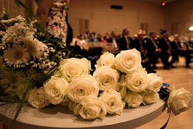 Pokaż zdjęcie: Kwiaty dla laureatów, fot. Renata Zoldak Foto Molly