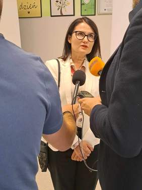 Zastęca Prezesa PFRON - Dorota Habich podczas udzielania wywiadu dla Radia ESKA