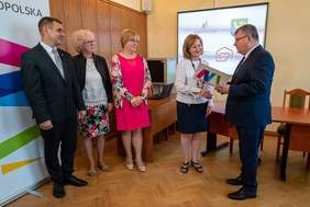 Pokaż zdjęcie: Przekazanie promes gwarantujących dofinansowanie przedsięwzięć 
