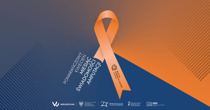 Pokaż zdjęcie: Pomarańczowa wstążka z logo Muzeum Pierwszych Piastów na Lednicy umieszczona na pomarańczowo-niebieskim tle. Obok napis: „Pomarańczowy kwiecień miesiąc świadomości amputacji”. Na dole uwzględnione zostały logotypy partnerów akcji.