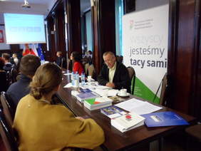 Pokaż zdjęcie: Informacje udzielane przez Adama Mazurka pracownika Oddziału Lubelskiego PFRON