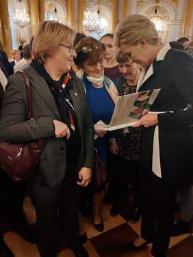 Pokaż zdjęcie: Pierwsza Dama - Agata Kornhauser - Duda oraz Dyrektor Marta Mordarska