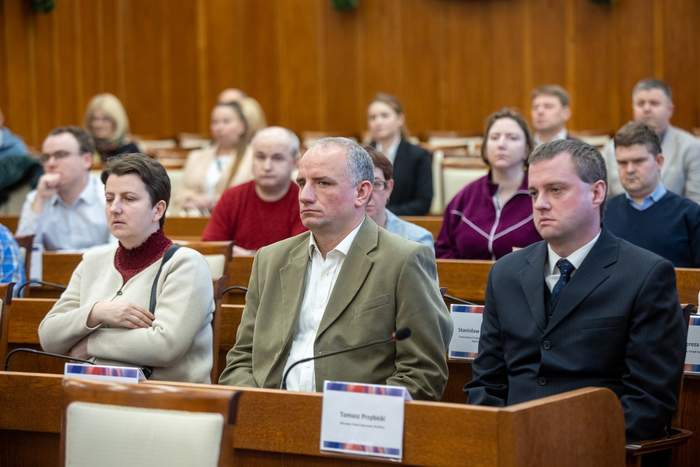 Radni sejmiku siedzą w ławach
