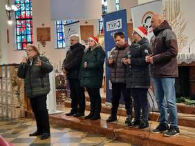 Pokaż zdjęcie: Pan Krzysztof Cwynar i artyści Studia Integracji 