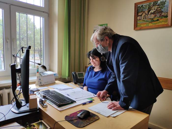 Pokaż zdjęcie: Powitanie uczestników przez dyrektora Oddziału Śląskiego PFRON Jana Wrońskiego