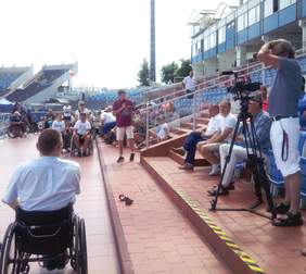 Kibice na trybunach podczas zawodów 