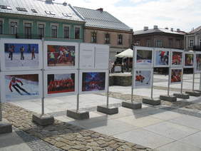 Pokaż zdjęcie: Pragnę  zwyciężać - niepełnosprawni sportowcy na kieleckim Rynku