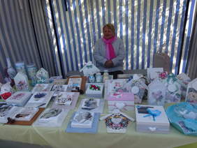 Stoiska z przedmiotami wykonanymi przez osoby z niepełnosprawnościami