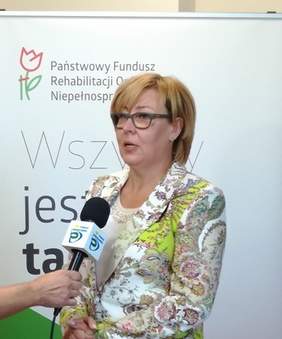Pokaż zdjęcie: Marta Mordarska – dyrektor Oddziału Małopolskiego PFRON podczas wywiadu