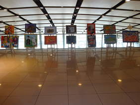 Prace niepełnosprawnych artystów w Porcie Lotniczym Rzeszów-Jasionka