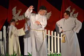 Pokaż zdjęcie: Spektakl "Niepodległa Rozśpiewana"