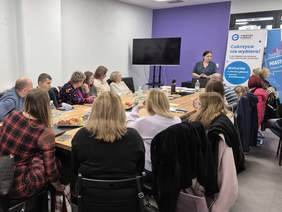 Pokaż zdjęcie: Sala konferencyjna w której trwa spotkanie dotyczące cukrzycy.