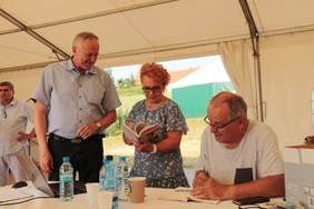 Pokaż zdjęcie: Studenci Uniwersytetu Trzeciego Wieku w Gostyniu